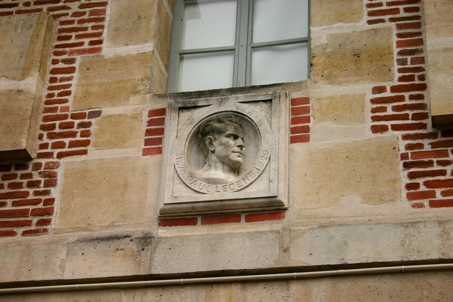Paul Lecene's bas-relief, Hôpital Saint Louis, Paris - 02.JPG